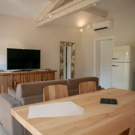 Les Pins De L'escalet منزل للإقامة *